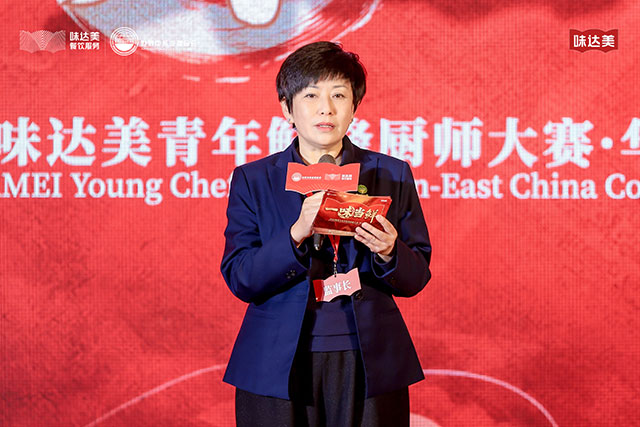 中国烹饪大师、世界中餐业联合会中国服务专业委员会秘书长 王朝辉